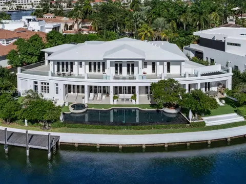 142 S Island Dr, Golden Beach, FL 33160