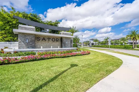 9114 NW 158th St, Miami Lakes, FL 33018