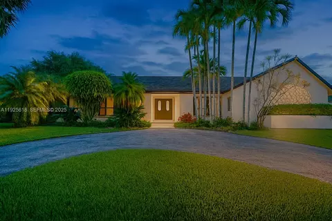 7860 SW 173rd Ter, Palmetto Bay, FL 33157