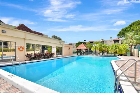 10501 W Broward Blvd #304, Plantation, FL 33324