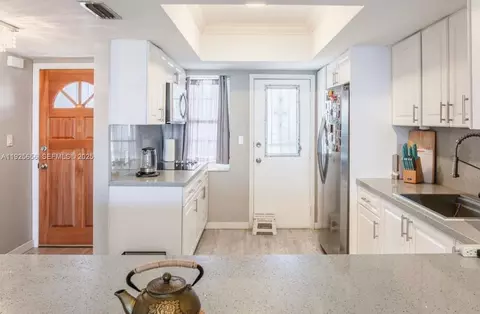 18555 NE 14th Ave #619, Miami, FL 33179