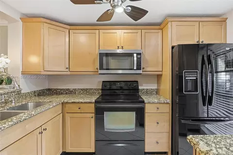 2379 SW 15th St #107, Deerfield Beach, FL 33442