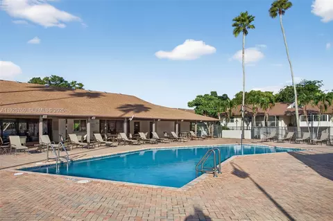 Exterior - 370 E Laurel Dr #6E, Margate, FL 33063 photo 4 of 5
