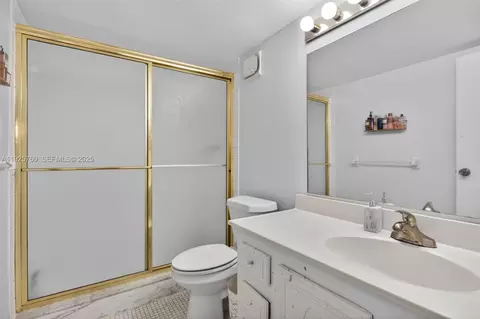 Bath - 370 E Laurel Dr #6E, Margate, FL 33063 photo 1 of 2