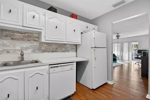 Kitchen - 370 E Laurel Dr #6E, Margate, FL 33063 photo 2 of 2