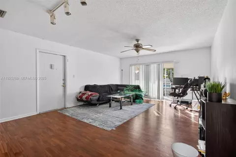 370 E Laurel Dr #6E, Margate, FL 33063