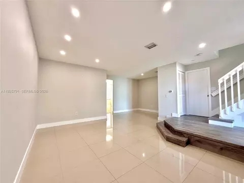 10866 NW 51st Ln, Doral, FL 33178