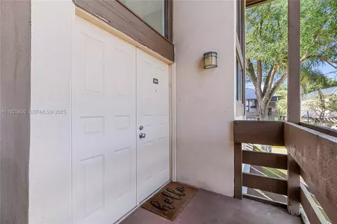 120 SW 96th Ter #204, Plantation, FL 33324