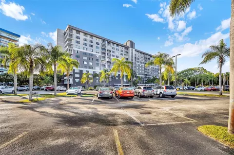 3850 Washington St #409, Hollywood, FL 33021