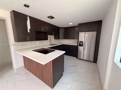 3527 NW 17th St, Miami, FL 33125