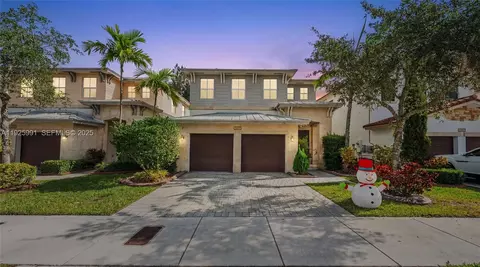 6933 NW 104th Ct, Doral, FL 33178
