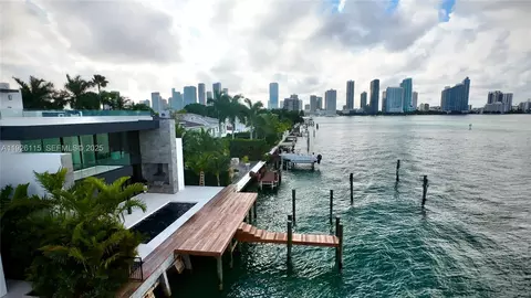 1041 N Venetian Dr, Miami Beach, FL 33139