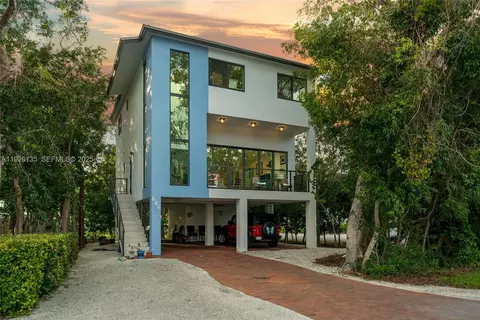 669 Colson Dr, Key Largo, FL 33037