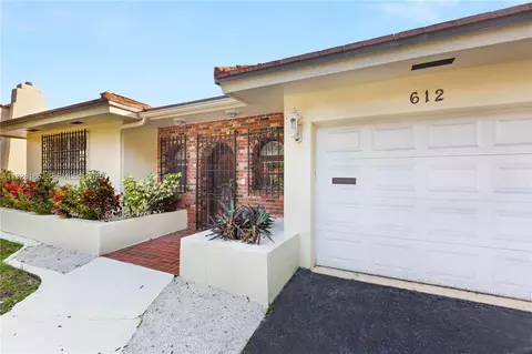 Exterior - 612 Minorca Ave, Coral Gables, FL 33134 photo 5 of 6