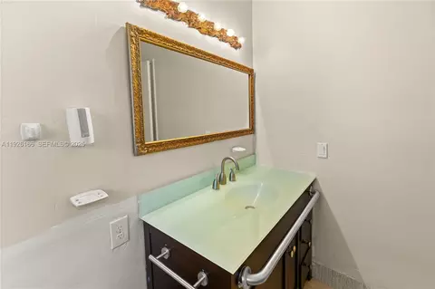 Bath - 612 Minorca Ave, Coral Gables, FL 33134 photo 1 of 2