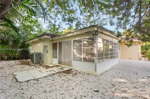 Exterior - 612 Minorca Ave, Coral Gables, FL 33134 photo 3 of 6