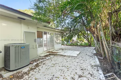 Exterior - 612 Minorca Ave, Coral Gables, FL 33134 photo 4 of 6
