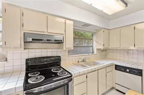 Kitchen - 612 Minorca Ave, Coral Gables, FL 33134 photo 3 of 5
