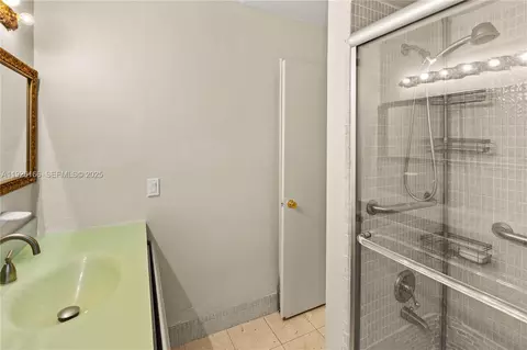 Bath - 612 Minorca Ave, Coral Gables, FL 33134 photo 2 of 2