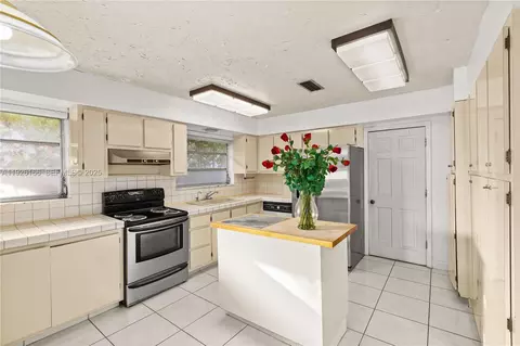 Kitchen - 612 Minorca Ave, Coral Gables, FL 33134 photo 1 of 5
