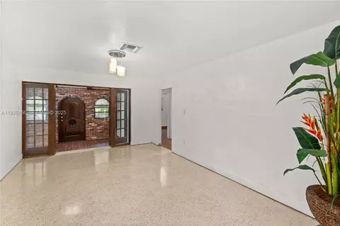Living - 612 Minorca Ave, Coral Gables, FL 33134 photo 3 of 3
