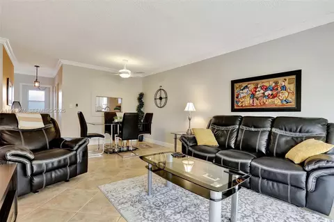 4806 NW 36th St #605, Lauderdale Lakes, FL 33319