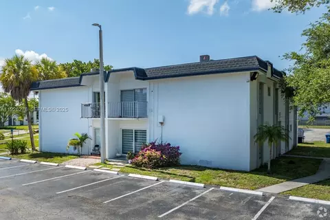 7250 SW 94th Pl #B6, Miami, FL 33173