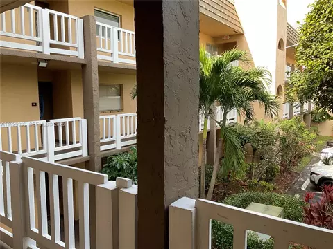9201 Sunrise Lakes Blvd #205, Sunrise, FL 33322