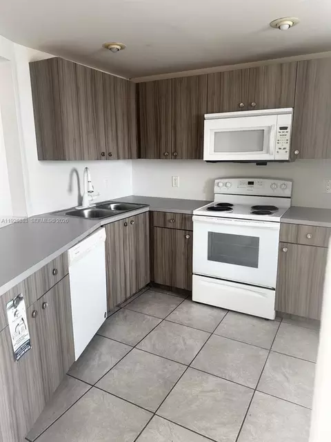 1770 NE 191st St #815-1, Miami, FL 33179