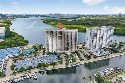 300 Bayview Dr #202, Sunny Isles Beach, FL 33160