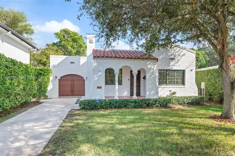917 Granada Groves Ct, Coral Gables, FL 33134