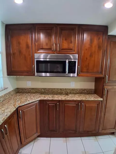 2905 Point East Dr #L302, Aventura, FL 33160