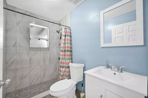 Bath - 4020 E 10th Ave, Hialeah, FL 33013 photo 5 of 5