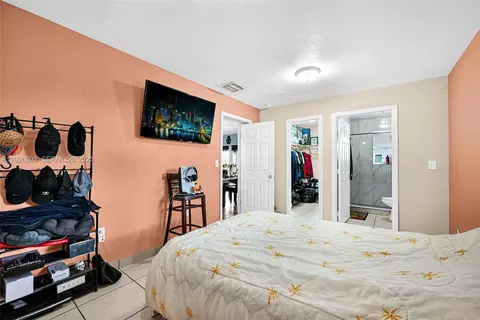 Bedroom - 4020 E 10th Ave, Hialeah, FL 33013 photo 7 of 8