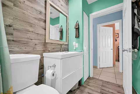Bath - 4020 E 10th Ave, Hialeah, FL 33013 photo 1 of 5