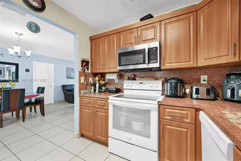 Kitchen - 4020 E 10th Ave, Hialeah, FL 33013 photo 3 of 4