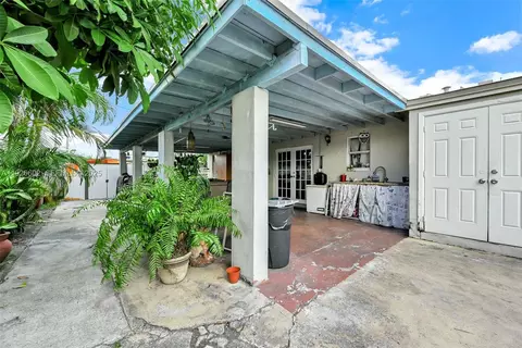 Exterior - 4020 E 10th Ave, Hialeah, FL 33013 photo 9 of 12