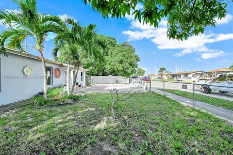 Exterior - 4020 E 10th Ave, Hialeah, FL 33013 photo 4 of 12