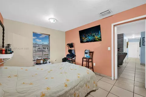 Bedroom - 4020 E 10th Ave, Hialeah, FL 33013 photo 6 of 8