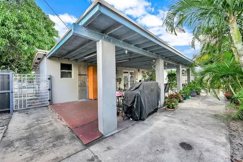Exterior - 4020 E 10th Ave, Hialeah, FL 33013 photo 8 of 12