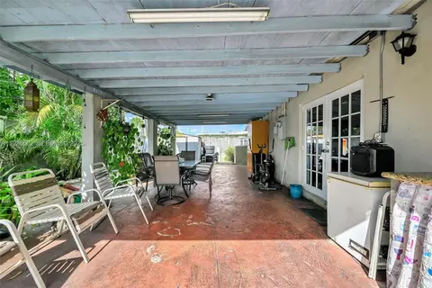 Exterior - 4020 E 10th Ave, Hialeah, FL 33013 photo 7 of 12