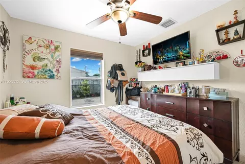 Bedroom - 4020 E 10th Ave, Hialeah, FL 33013 photo 3 of 8