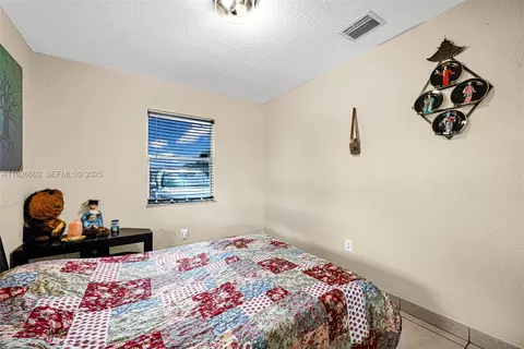 Bedroom - 4020 E 10th Ave, Hialeah, FL 33013 photo 5 of 8