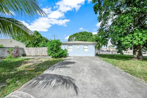 Exterior - 4020 E 10th Ave, Hialeah, FL 33013 photo 3 of 12