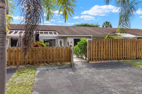 1056 E Lakes Dr, Pompano Beach, FL 33064 photo 29
