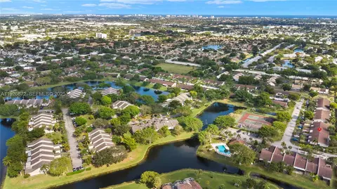 1056 E Lakes Dr, Pompano Beach, FL 33064 photo 33