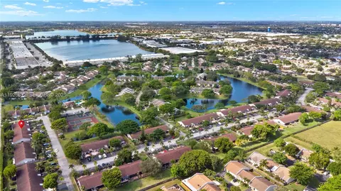 1056 E Lakes Dr, Pompano Beach, FL 33064 photo 34