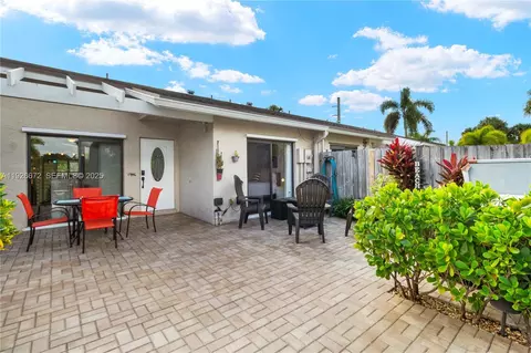 1056 E Lakes Dr, Pompano Beach, FL 33064 photo 27
