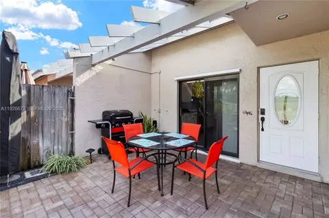1056 E Lakes Dr, Pompano Beach, FL 33064 photo 26