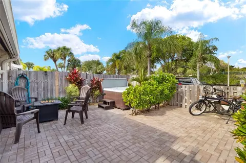 1056 E Lakes Dr, Pompano Beach, FL 33064 photo 28